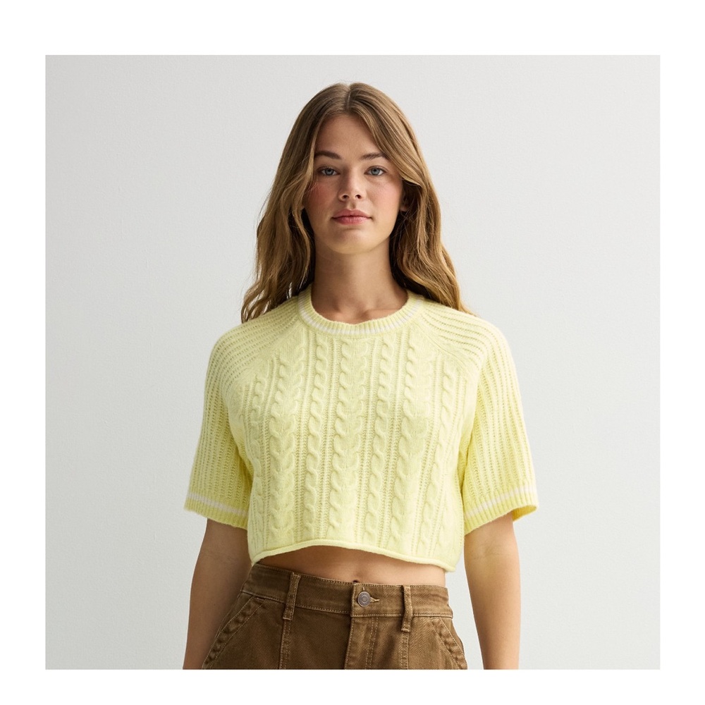Sugar Moon Short Sleeve Cable Knit
Cropped Sweater, Juniors XL